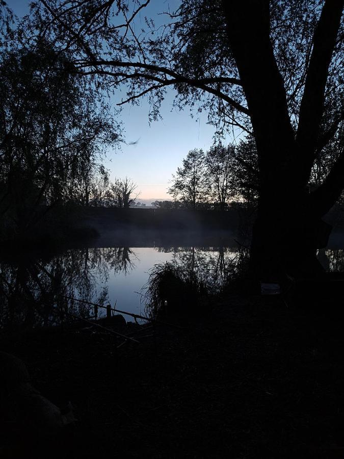 Rum Bridge Fisheries "The Cabin" Hotel Clare Екстериор снимка